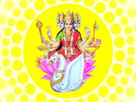 माँ गायत्री कौन है , हिन्दू धर्म में देवी का महत्व और परिचय