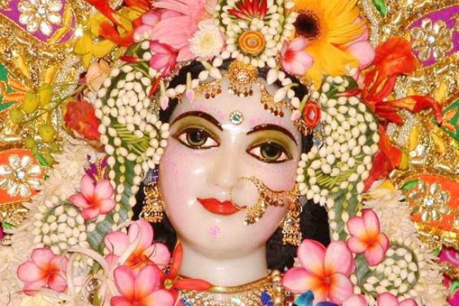 ब्रह्मवैवर्त पुराण के अनुसार मां के गर्भ से नहीं जन्मी थी राधा