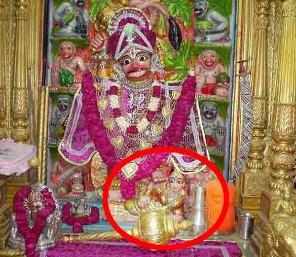 जब हनुमान जी के कोप से बचने के लिए शनि देव को बनना पड़ा स्त्री
