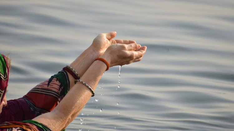 अगर आप के घर में भी है गंगा जल तो जरुर पढ़ें