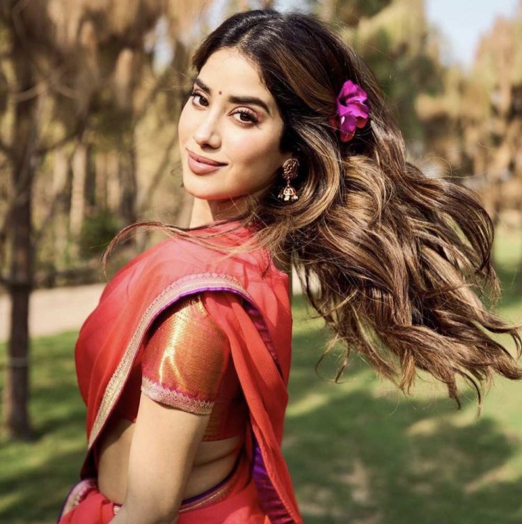 वट सावित्री पूजा में दिखना है सबसे सुंदर तो Janhvi Kapoor के इन साड़ी लुक्स से ले सकती हैं आईडिया