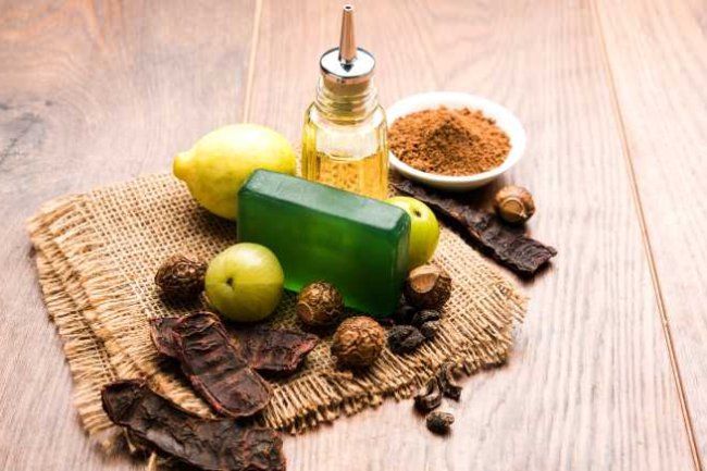 बालों को काला करने के ये हैं देसी उपाय, बाल झड़ने की समस्या भी होगी दूर