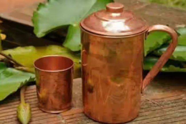 तांबे में ये चीजें नहीं है जहर से कम, जानें क‍िन्‍हें पीने से करें परहेज