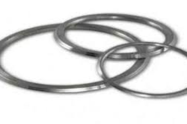 हाथ में धातु का कड़ा क्यों पहनना चाहिए?