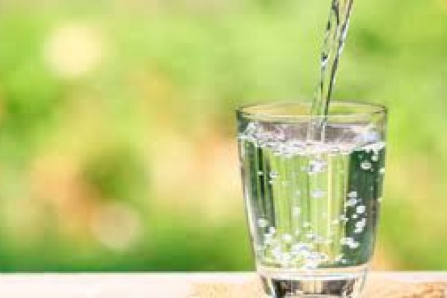 पानी कैसे और कब पीना चाहिए – आयुर्वेद और विज्ञान के अनुसार सही तरीका